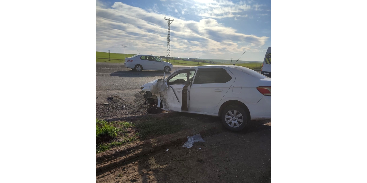 Diyarbakır’da Otomobil İle Minibüs Çarpıştı: 7 Yaralı