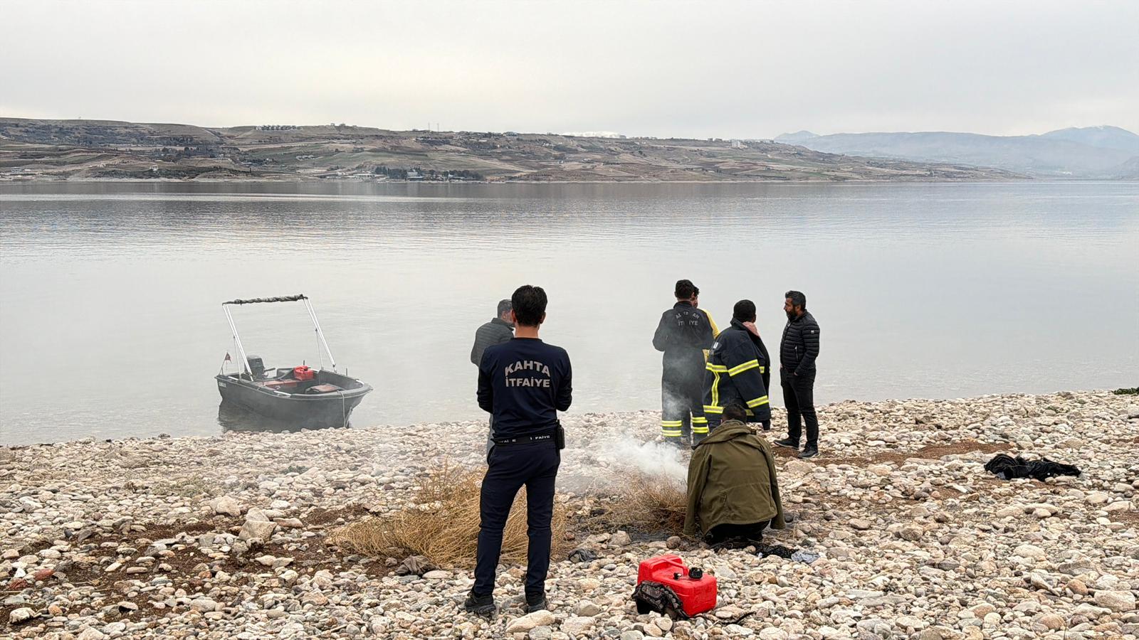 Kahta Atatürk Barajı’nda Tekne Alabora Oldu: 1 Kişi Kayıp