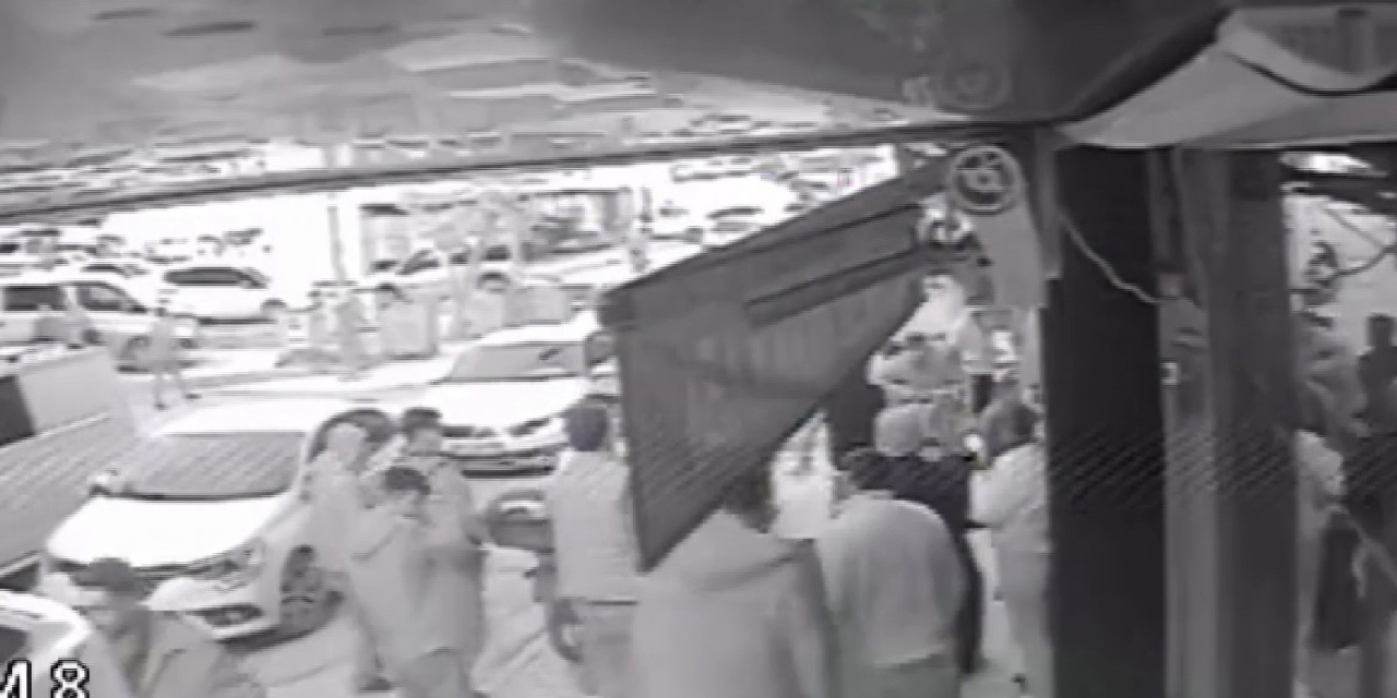 Genç Kızlara El-kol Hareketi Yumruklu Kavgayla Sona Erdi