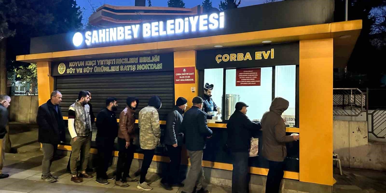 Şahinbey Belediyesi’nden Vatandaşın İçini Isıtan İkram