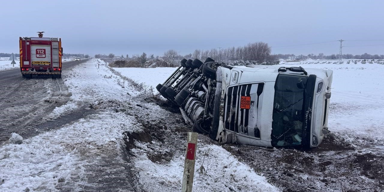 Şanlıurfa’da Asit Yüklü Tanker Devrildi: 1 Yaralı