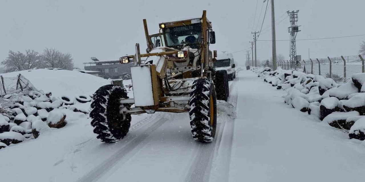 Kırsal Mahallelerde 572 Kilometre Yol Ulaşıma Açıldı