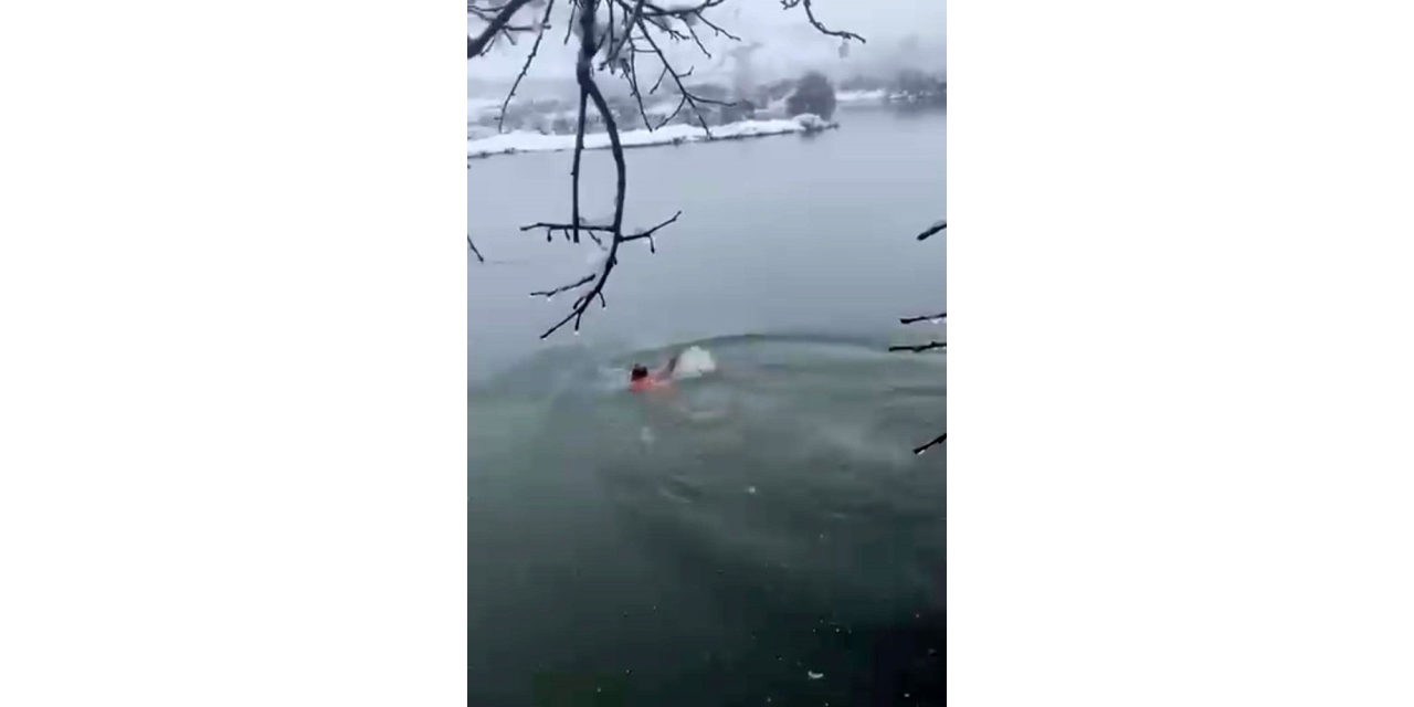 Karlı Havada Dicle Nehri’ne Daldı