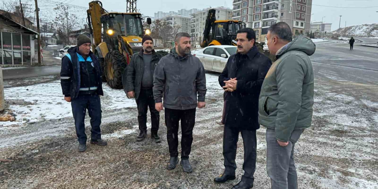 Battalgazi’de Başkan Taşkın Ekiplerle Birlikte Sahada