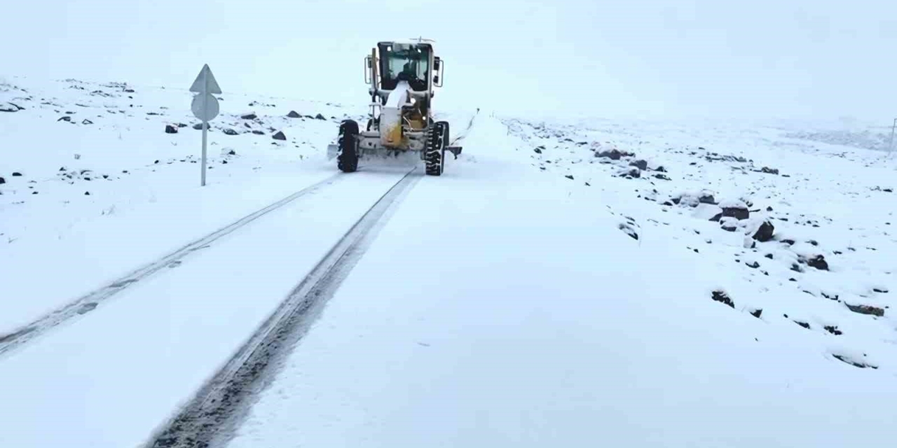 Şanlıurfa’da Yoğun Kar Yağışı Nedeniyle Bazı Yollar Trafiğe Kapatıldı