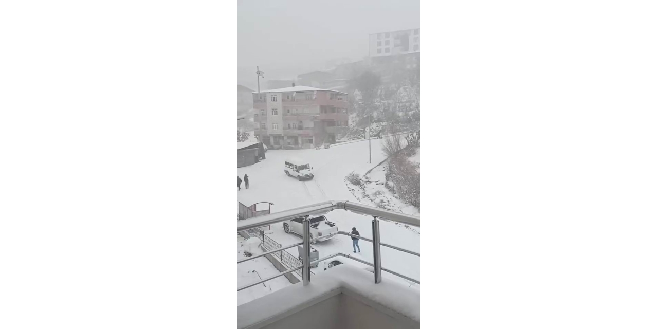 Kayarak Üzerine Gelen Minibüsü Gördü, Manevrasıyla Kazadan Kurtuldu