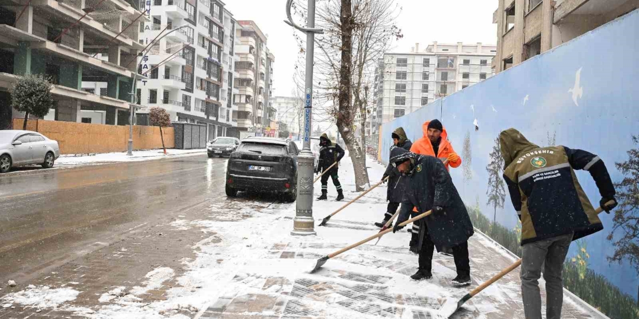 149 Mahallede Yol Açma Çalışmaları Devam Ediyor