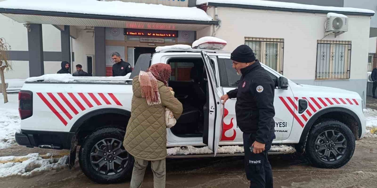 Kahta’da Sıcak Yemek, Çorba Ve Ekmek Dağıtımı