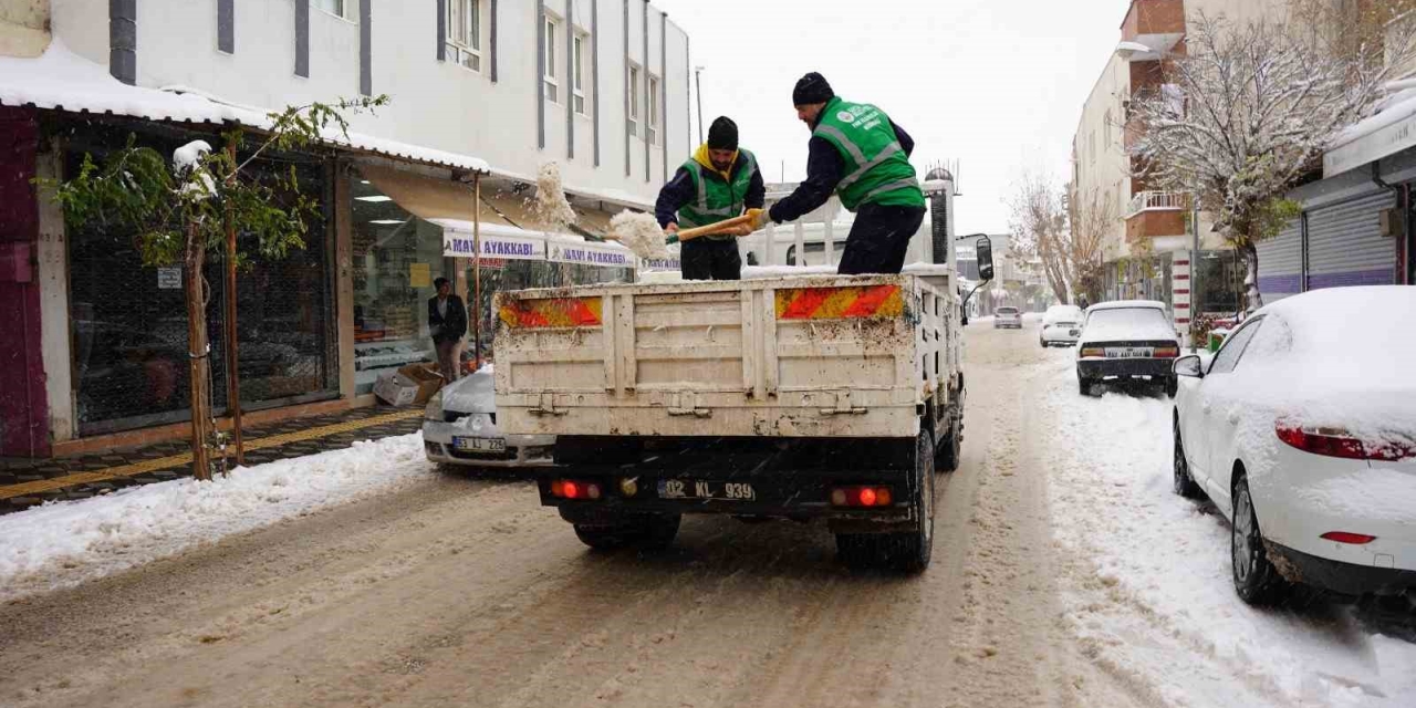 Kahta Belediyesi’nden Kar Yağışına Karşı Seferberlik