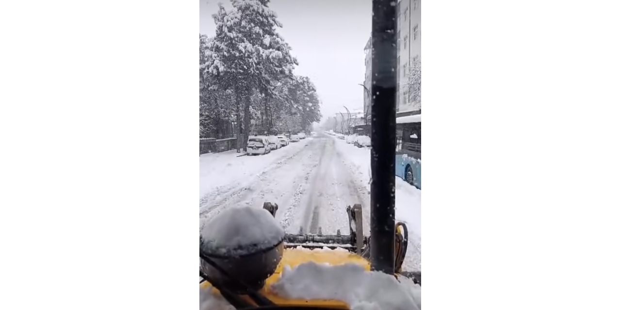 Çermik’te Karla Mücadele Devam Ediyor