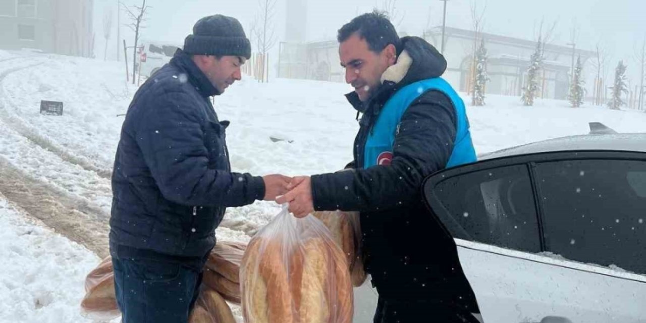 Kahta’da Sıcak Yemek, Çorba ve Ekmek Dağıtımı