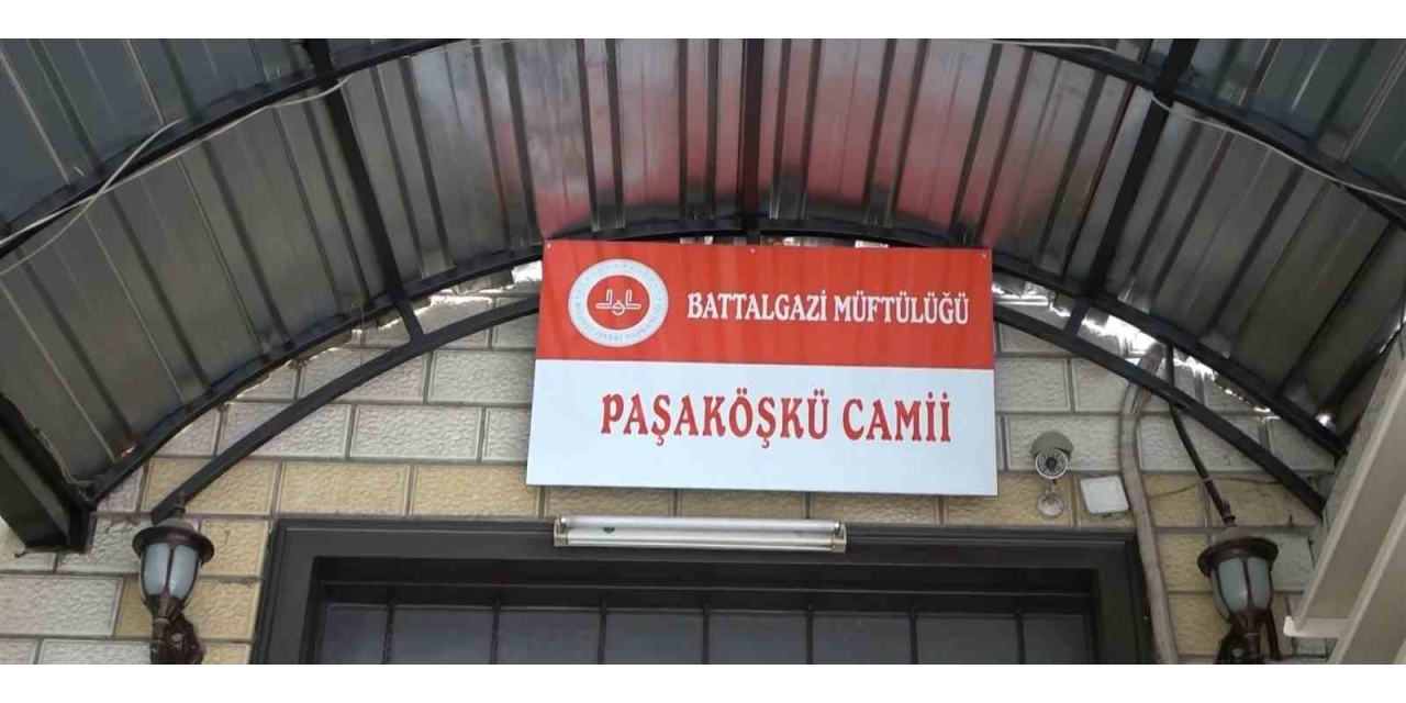 Malatya’da Paşaköşkü Camisi’nin Hasarlı Minaresi Onarılıyor