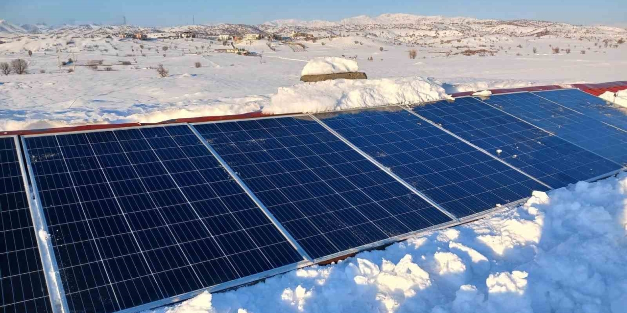 Kulp Kırsalında Kar, Güneş Panellerini Etkiledi