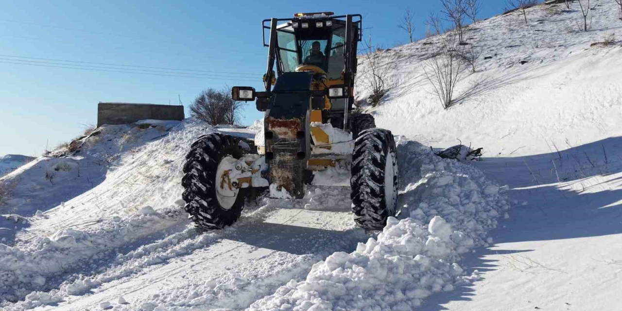 Adıyaman’da Karla Mücadele Çalışmaları Devam Ediyor