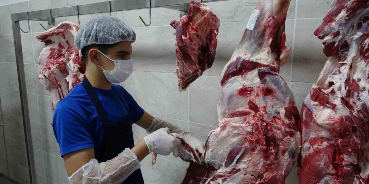 Gaziantep’te Öğrenciler Günde 12 Bin Kişiye Yemek Hazırlıyor