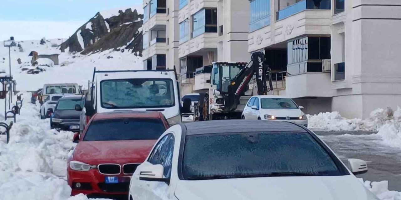 Kulp’ta Dondurucu Soğuklar Hayatı Durma Noktasına Getirdi