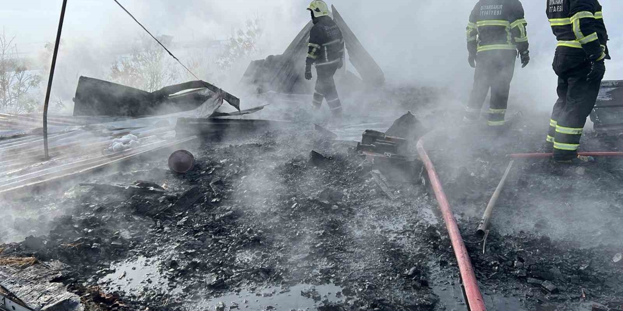 Diyarbakır’da Okulda Yakılan Soba Çatıya Sıçradı, Öğrenciler Tahliye Edildi