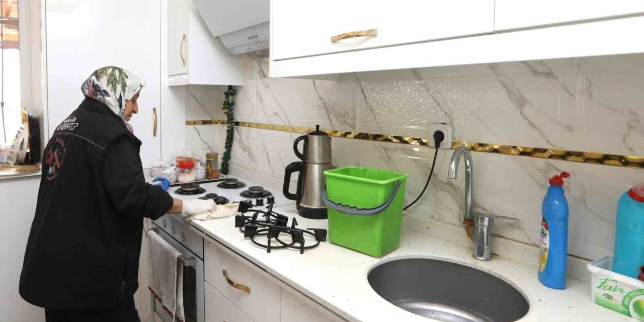 Büyükşehir 2025 Yılında Engelli Ve Bakıma Muhtaç Bireylerin 2 Bin 795 Kez Kapısını Çaldı