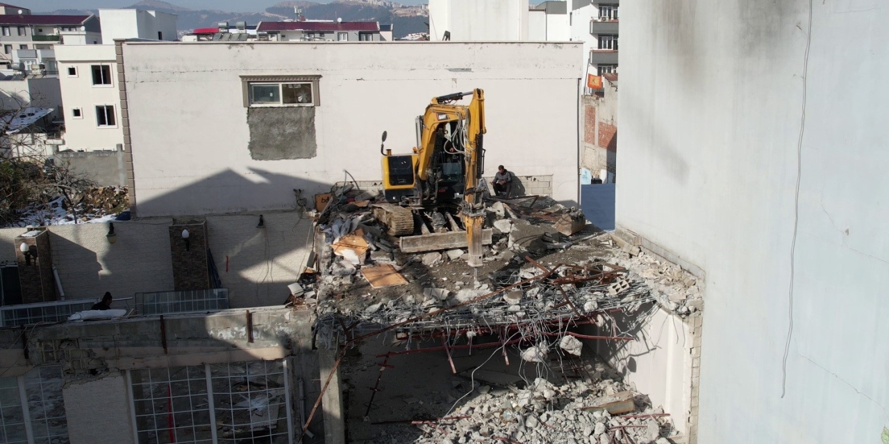 Adıyaman’da Binalar Daha Güvenli Şekilde Yıkılıyor
