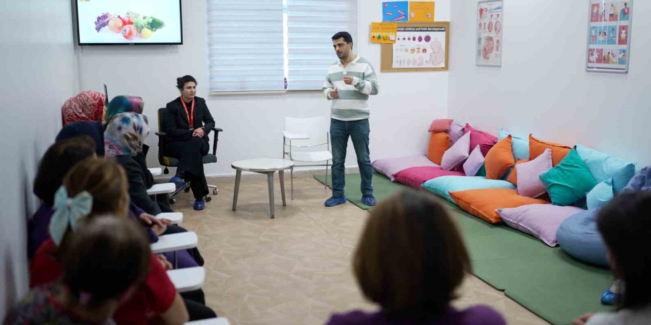 Malatya’da Menopoz Okulu’nda Kadın Sağlığına Yönelik Eğitimler Sürüyor