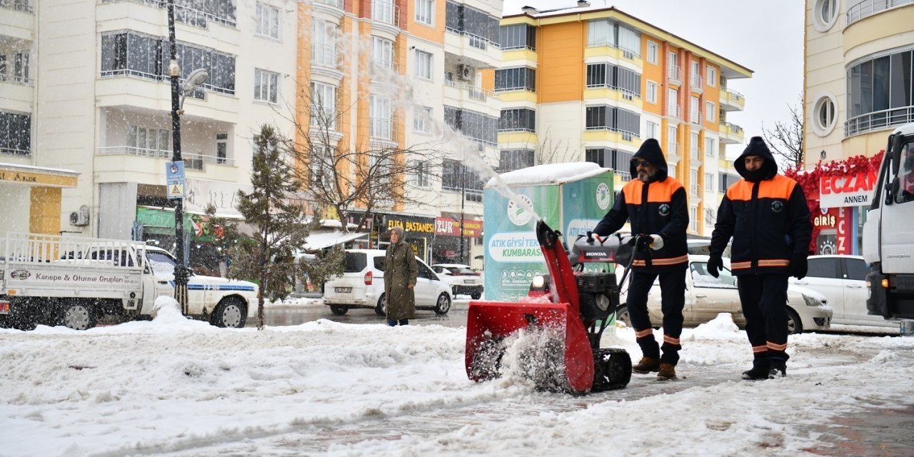 Yeşilyurt Belediyesi Karla Mücadele Ekiplerinden Kesintisiz Hizmet
