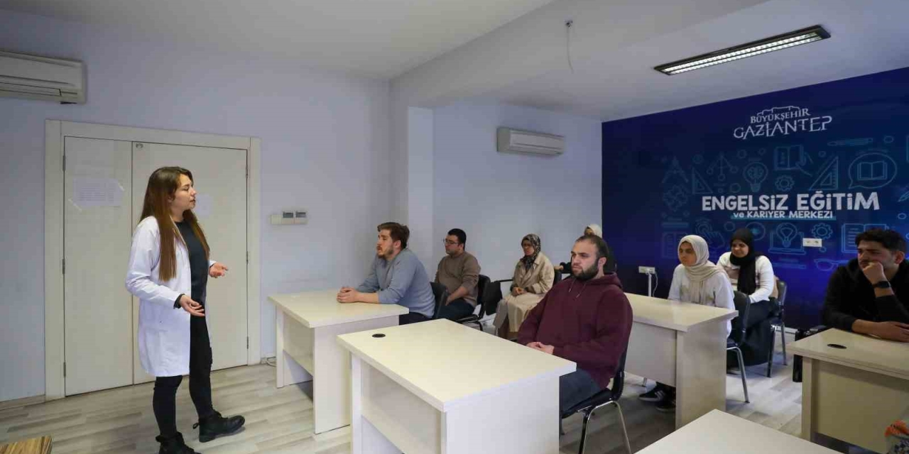 Gaziantep’te Görme Engelli Kursiyerler İçin E-kpss Eğitim Desteği