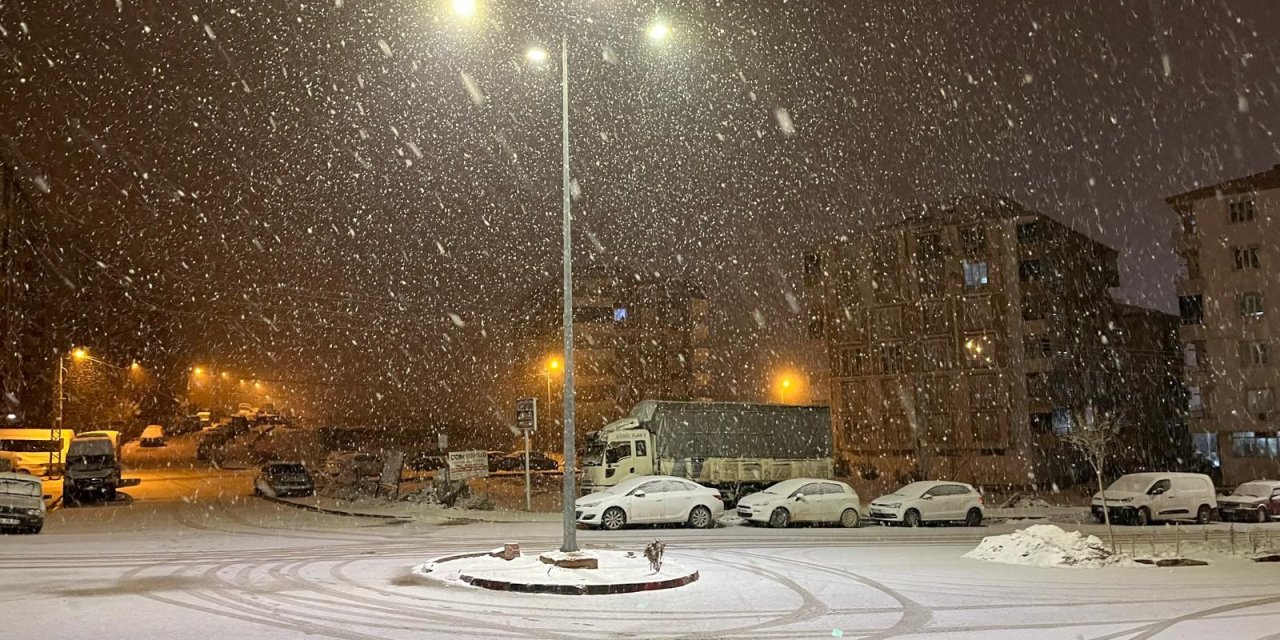 Adıyaman’da Kar Yağışı Etkisini Artırdı