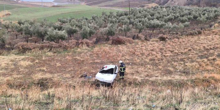 Kahta’da Otomobil Şarampole Yuvarlandı: 3 Yaralı