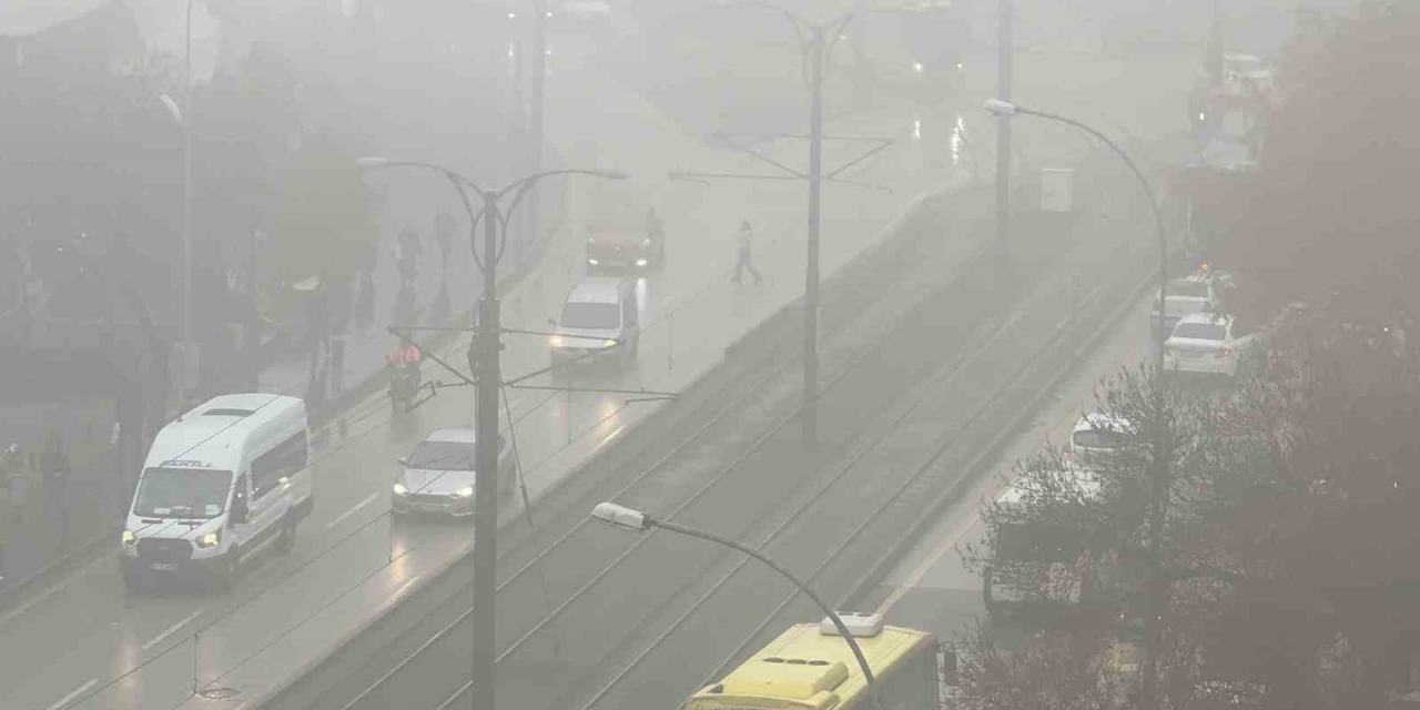 Gaziantep’te Etkili Olan Sis Görüş Mesafesini Düşürdü
