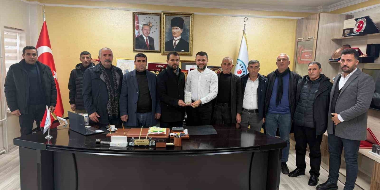 Muhtarlardan Başkan Seydaoğlu’na Teşekkür Plaketi