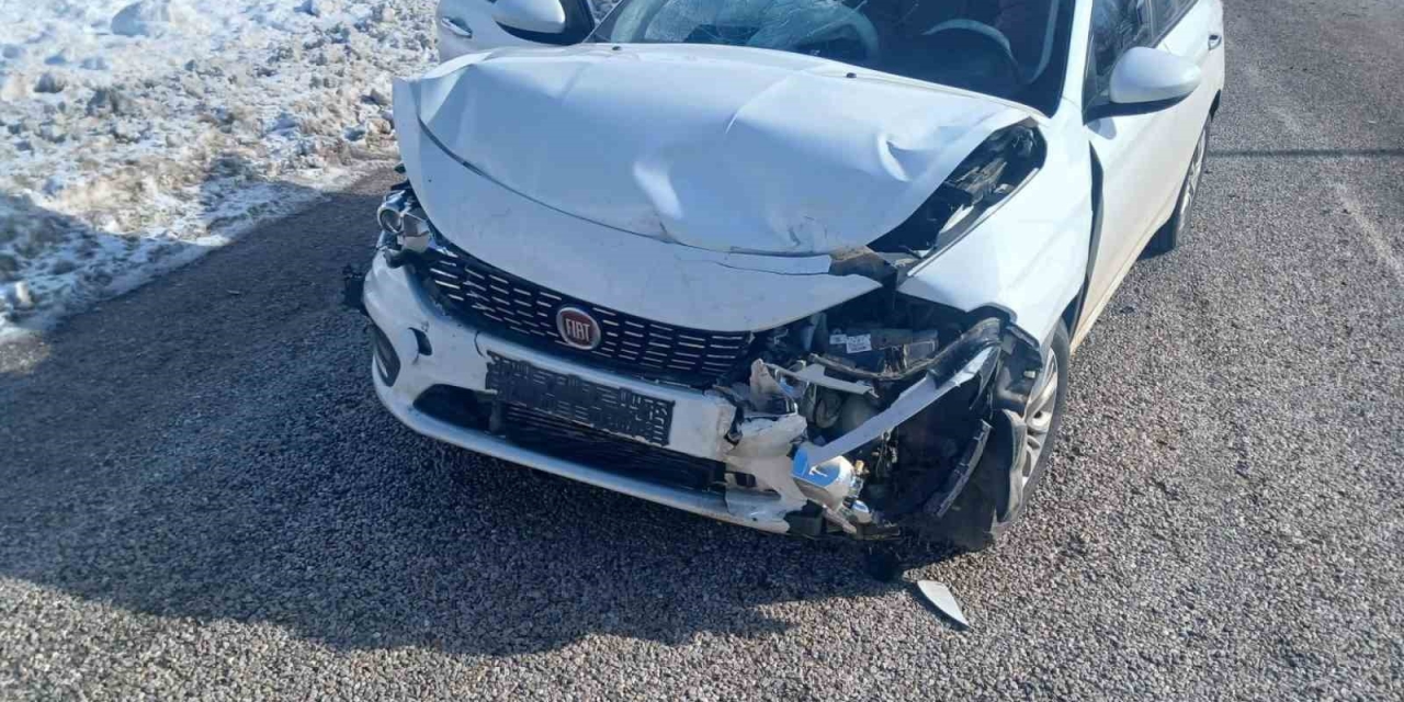 Malatya’da İki Otomobil Çarpıştı: 3 Yaralı