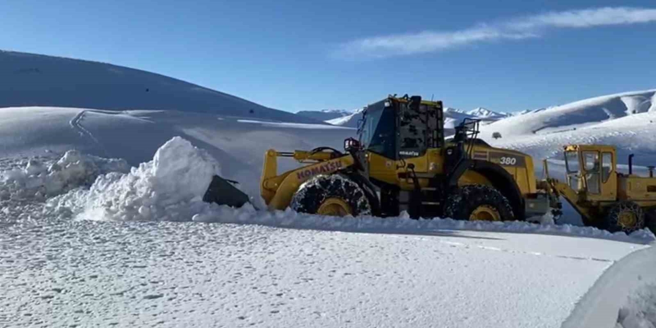 Malatya Büyükşehir Belediyesinin Karla Mücadele Çalışmaları Devam Ediyor