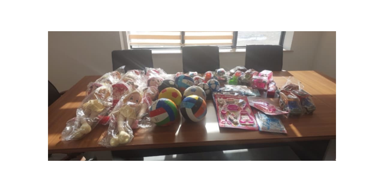 Sağlık Çalışanlarından Hasta Çocuklara Oyuncak Sürprizi