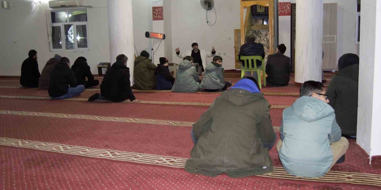 Dicle’de Miraç Kandili Dualarla İdrak Edildi