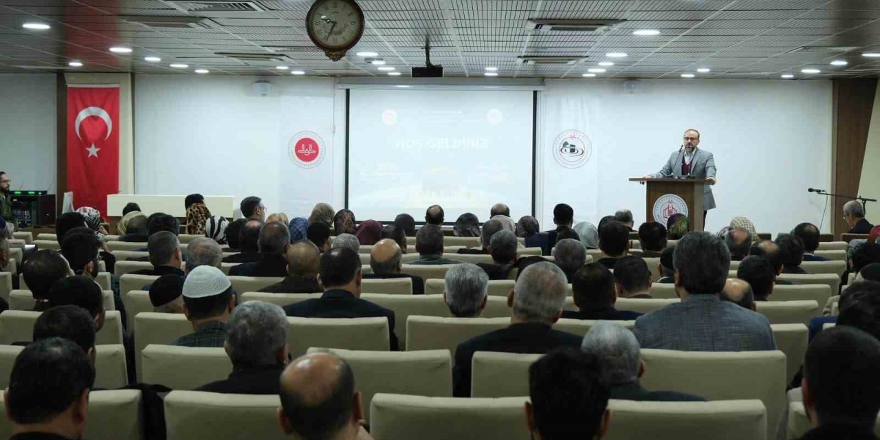 Diyarbakır’da Hac Görevlilerine Eğitim Verildi