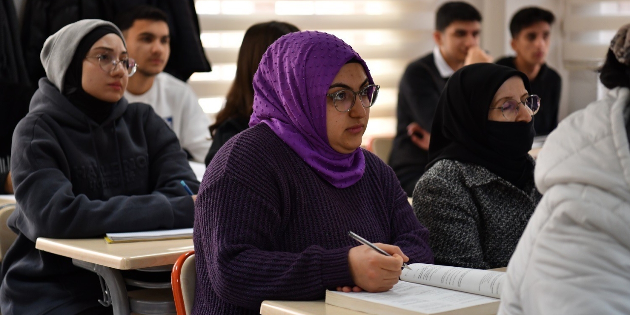 Yeşilyurt’ta Öğrencilere Ara Tatilde Ücretsiz Lgs Ve Dyk Hazırlık Kursları