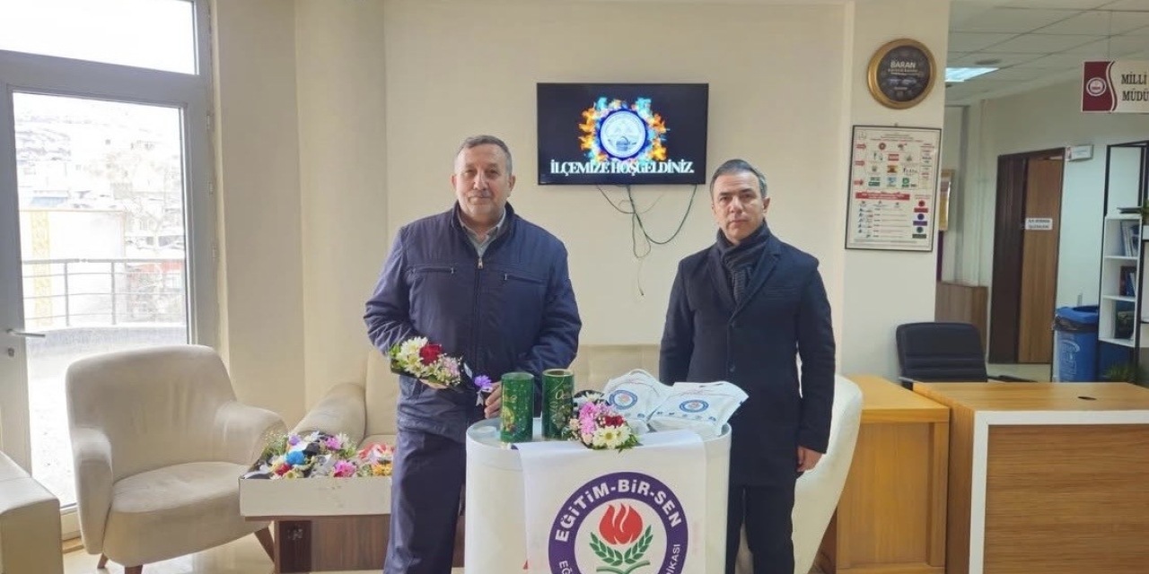 Çermik’e Atanan Öğretmenlere Çiçekli Karşılama