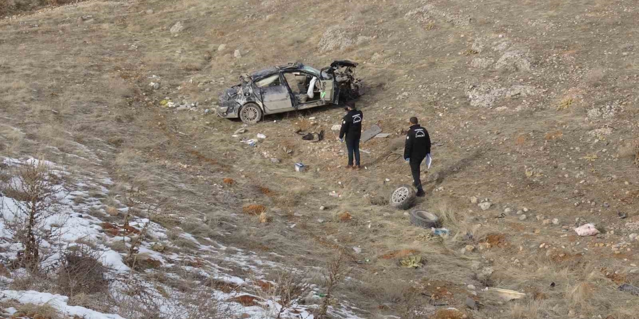 Malatya’da Lastiği Patlayan Otomobil Şarampole Uçtu: 1 Ölü, 2 Yaralı