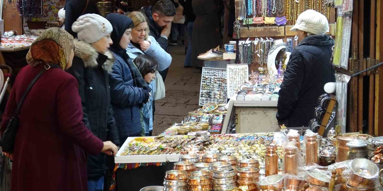 Gaziantep’teki Tarihi Çarşılarda Yarıyıl Tatili Yoğunluğu