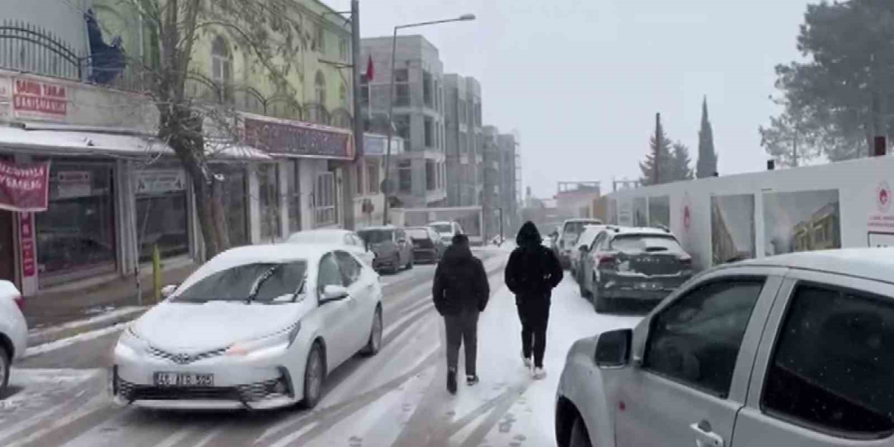 Besni’de Yoğun Kar Yağışı Başladı