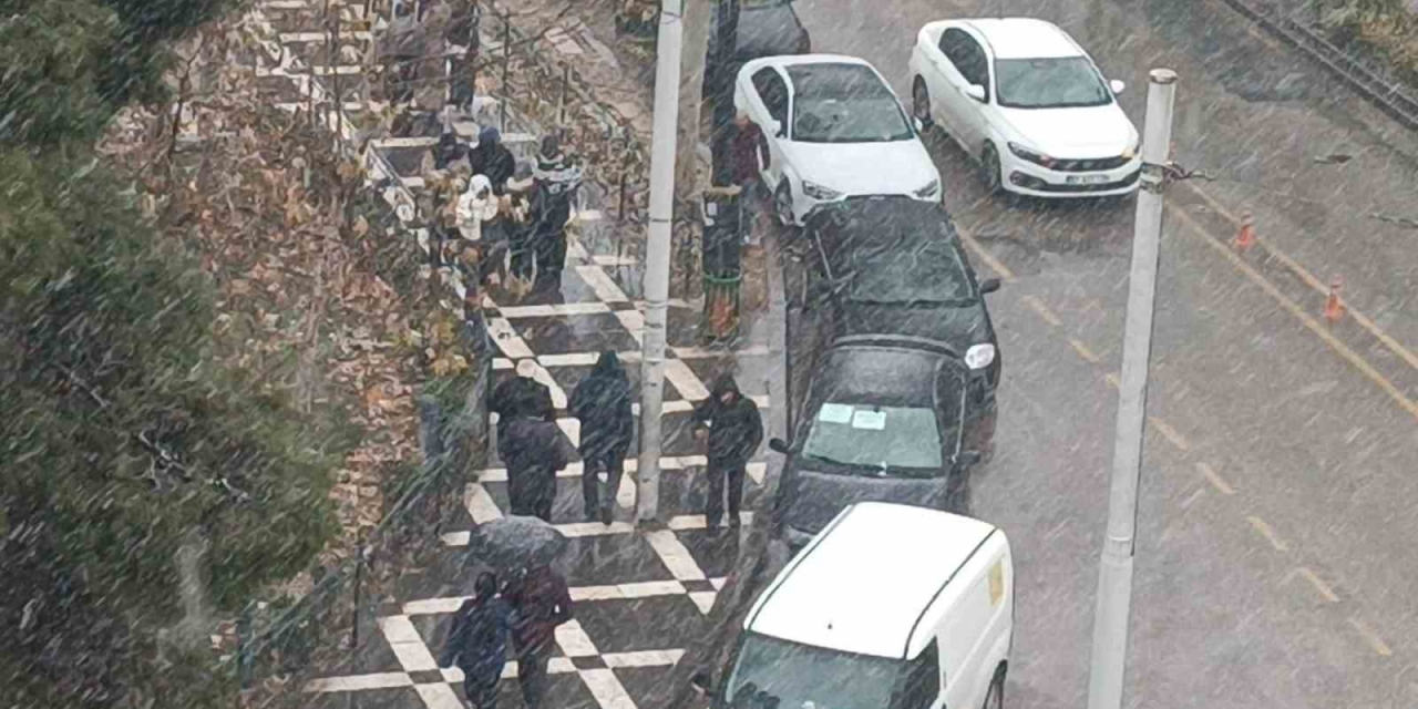 Şanlıurfa’da Beklenen Kar Yağışı Başladı