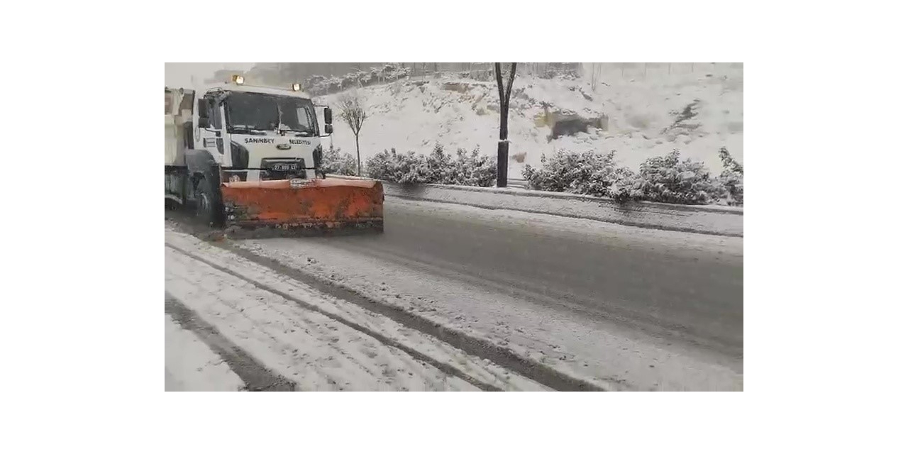 Şahinbey Belediyesi’nden Kar Yağışına Anında Müdahale