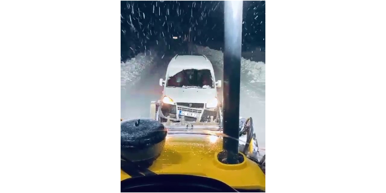 Sincik'te Mahsur Kalan Araçlar Kurtarıldı