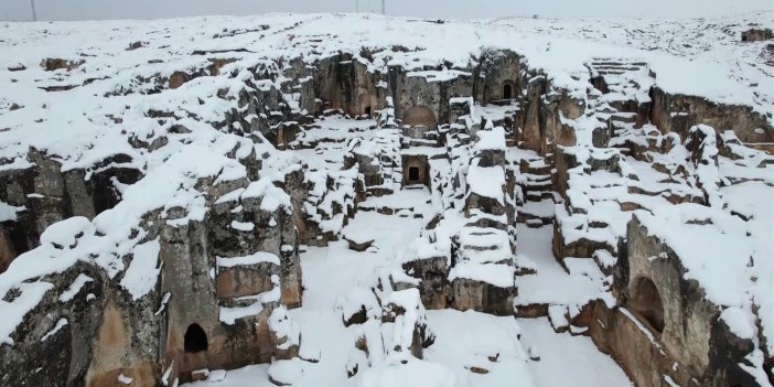 Perre Antik Kenti Beyazlara Büründü