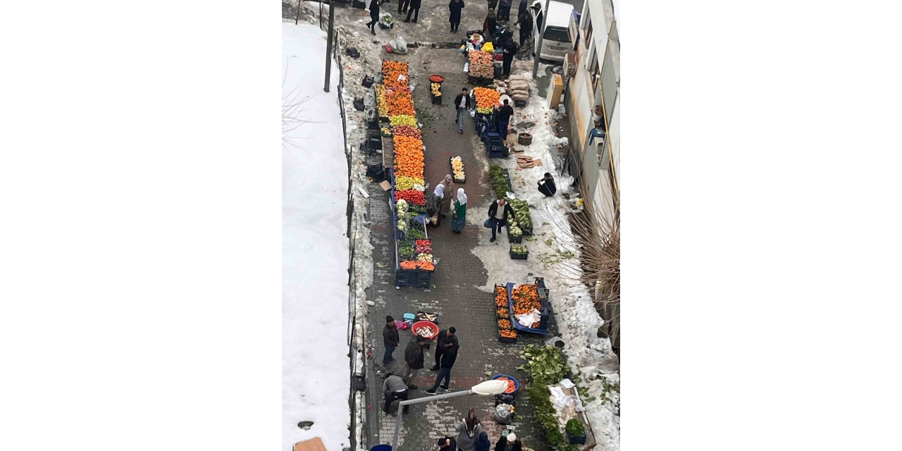 Kulp’ta Kar Engeli Aşıldı, Salı Pazarı Üç Haftanın Ardından Açıldı