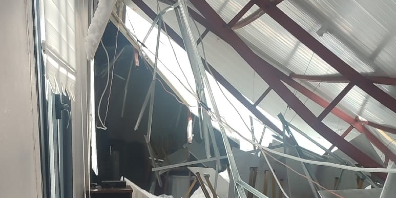 Malatya’da Mevlit Salonunun Çatısı Kardan Çöktü