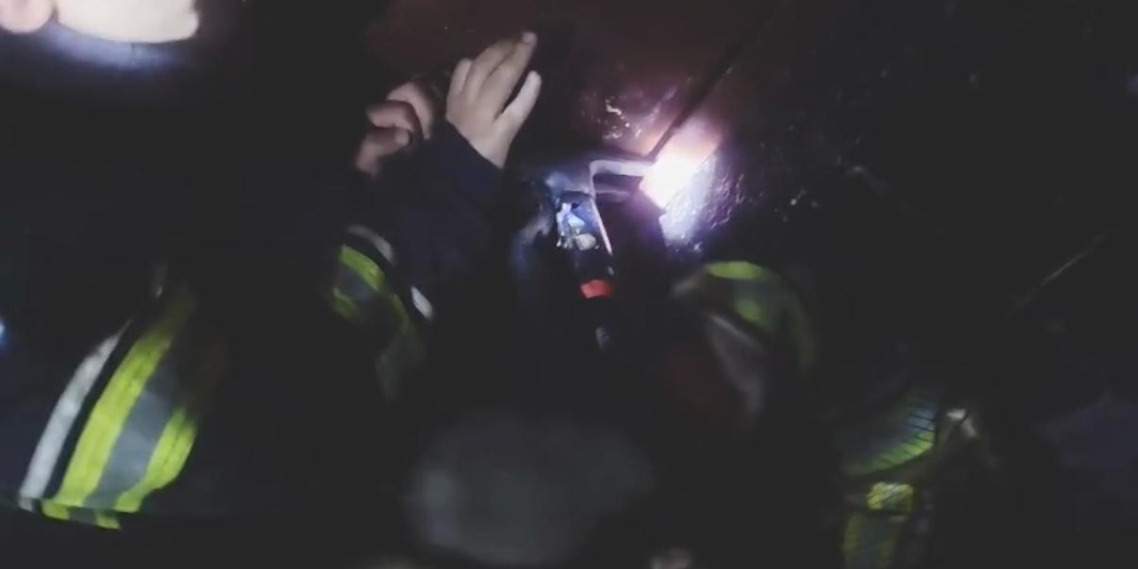 Yangın Çıkan Toprak Evde Kısmi Çökme Meydana Geldi