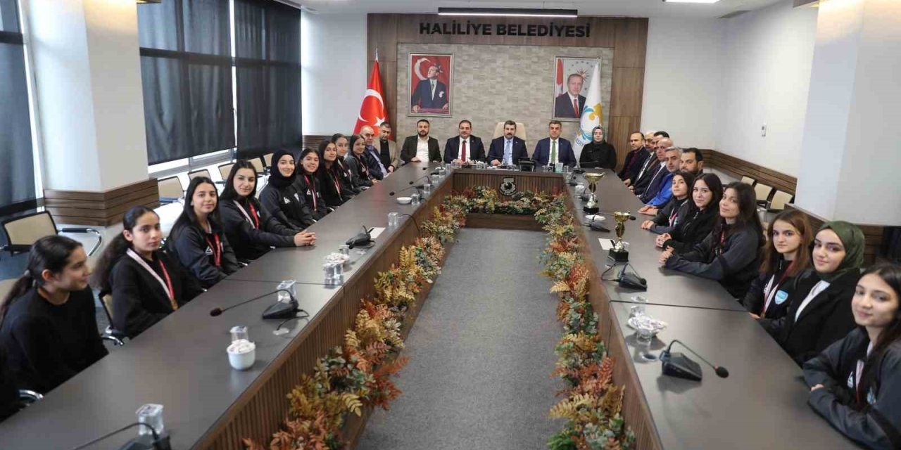 Şampiyon Takımdan Canpolat’a Ziyaret