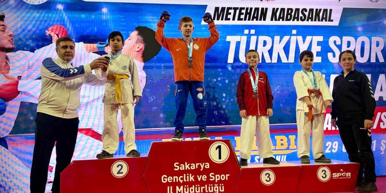 Eyyübiyeli Minik Karateci Türkiye İkincisi Oldu