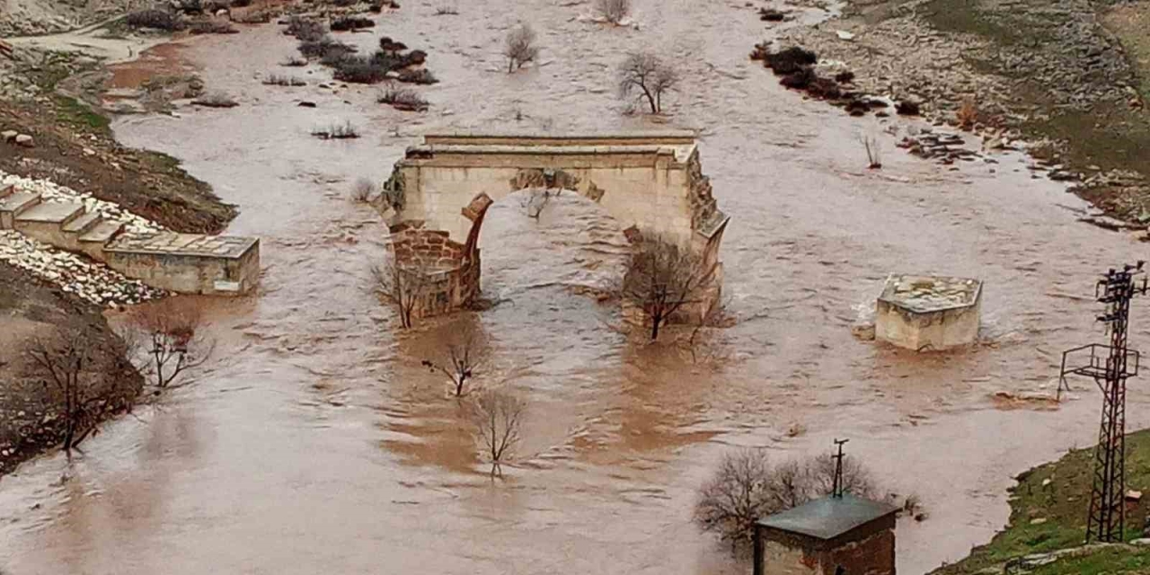 Araban’daki Yağışlar, Karasu Ve Sıtma Pınar Çayının Su Seviyesini Yükseltti